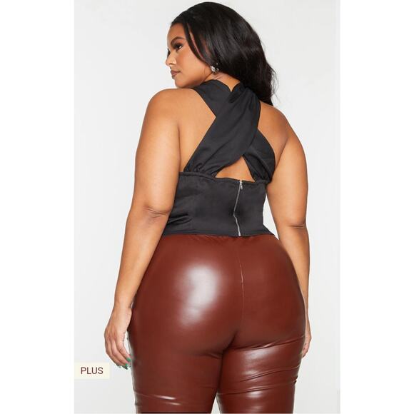 PrettyLittleThing Plus Black Woven Cross Over Zip Top UK Size 20 NWT US Size 16 - Picture 2 of 7